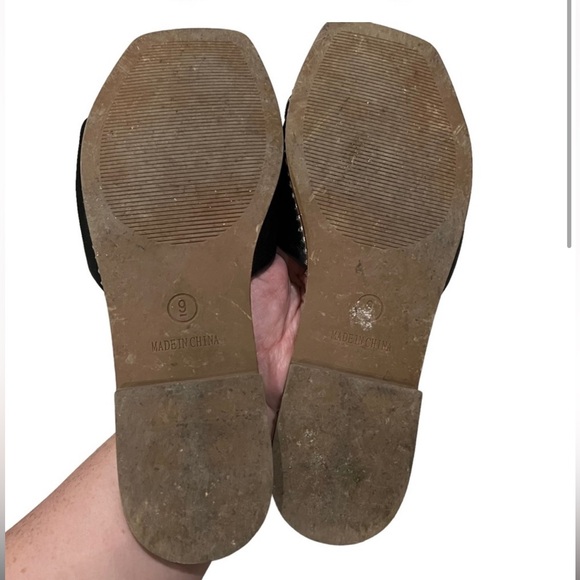 Steve Madden 9 Black Abay Flat Studded Cross Over Sandal Vegan - Picture 4 of 5